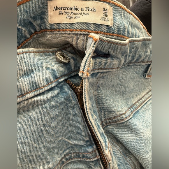 NWT Abercrombie Fitch The 90s High Rise Relaxed Jean Medium With Front Yoke 34 S - Picture 13 of 16